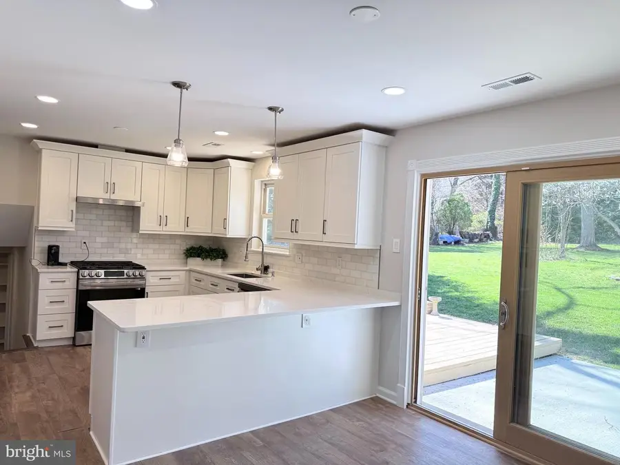 5210 Lindsay St, Fairfax, VA 22032 - #3