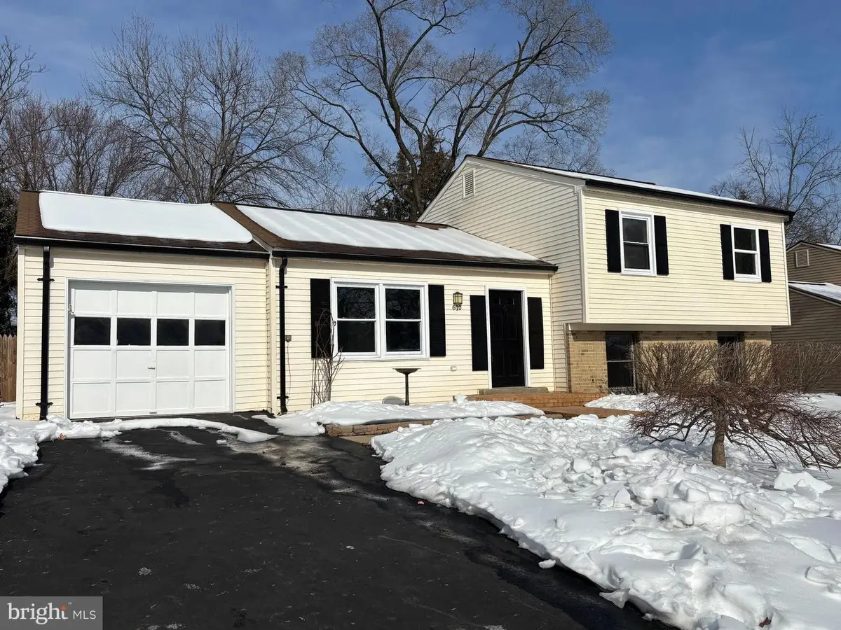 610 Worchester St, Herndon, VA 20170 - Image #1