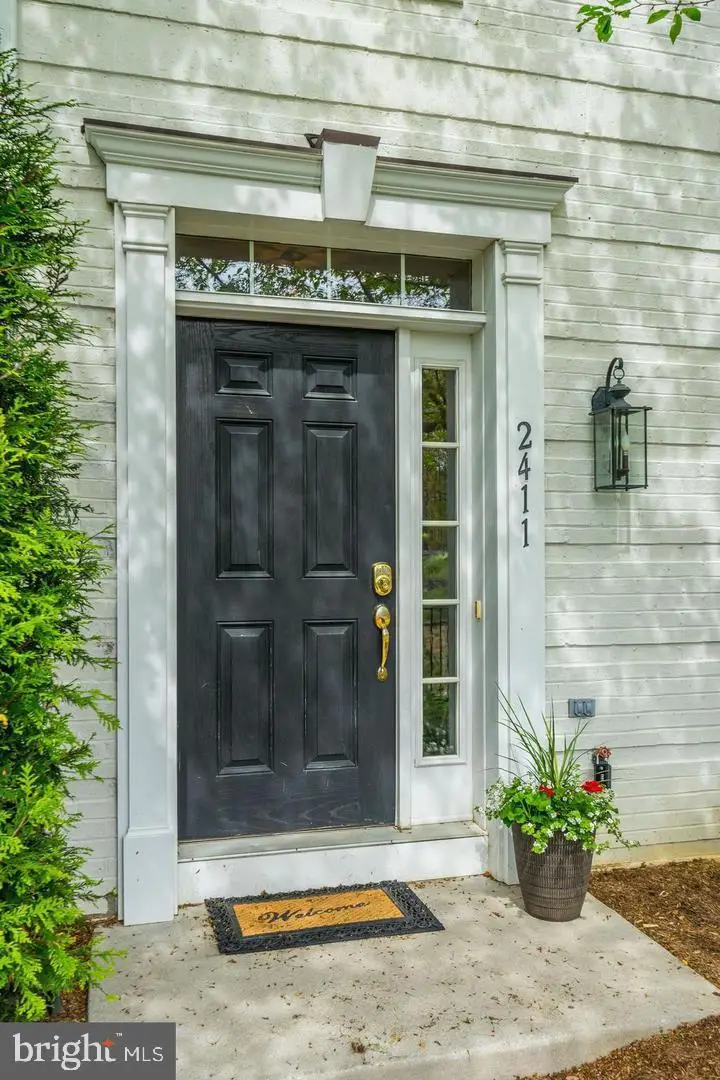 2411 Huntington Park Dr, Alexandria, VA 22303 - #2