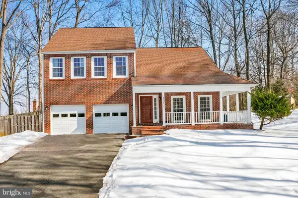 8217 Bayberry Ridge Rd, FAIRFAX STATION, VA 22039