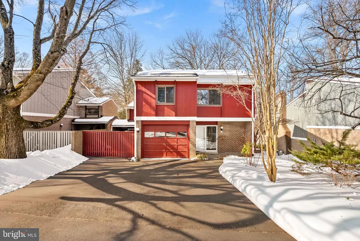 1628 Greenbriar Ct, Reston, VA 20190 - Image #1