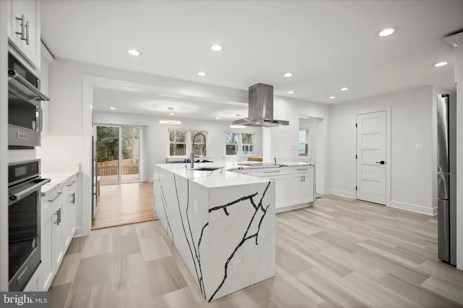 515 Woodland Ct Nw, Vienna, VA 22180 - Image #3