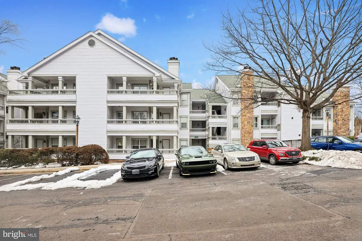 4405 Sedgehurst Dr #202, Fairfax, VA 22033 - #1