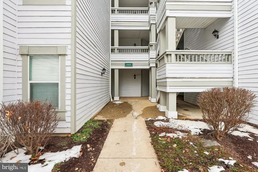 4405 Sedgehurst Dr #202, Fairfax, VA 22033 - #2