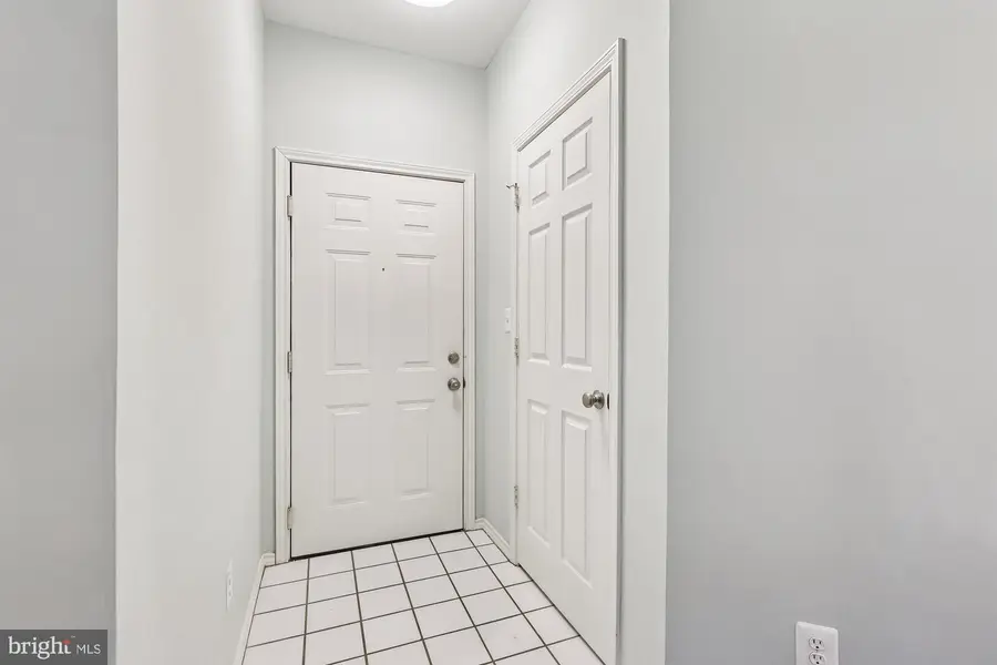 4405 Sedgehurst Dr #202, Fairfax, VA 22033 - #3