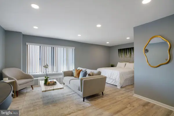 3100 S Manchester St #909, FALLS CHURCH, VA 22044