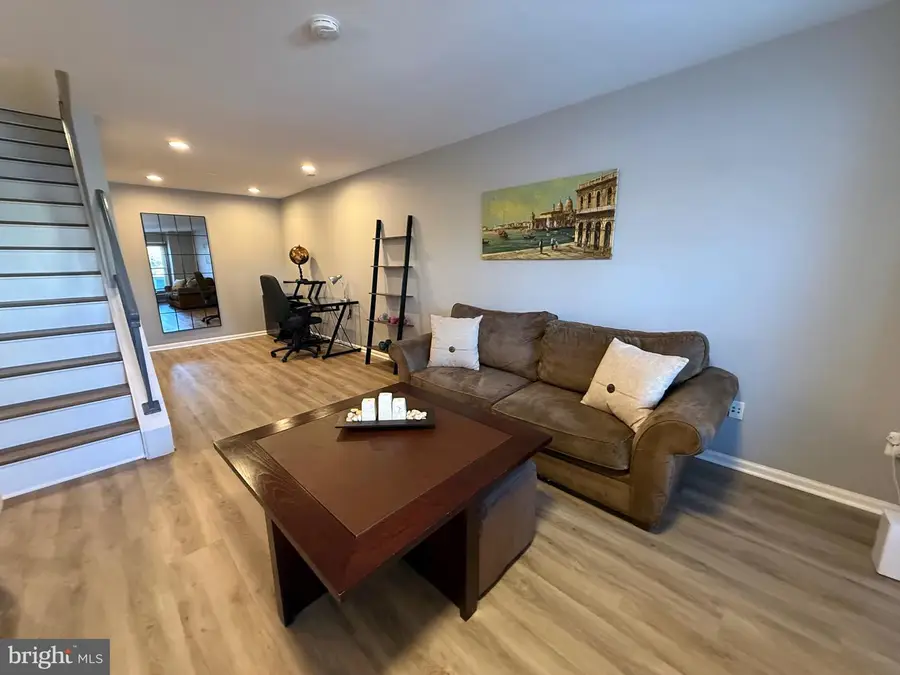 6012 Chestnut Hollow Ct, Centreville, VA 20121 - Image #2