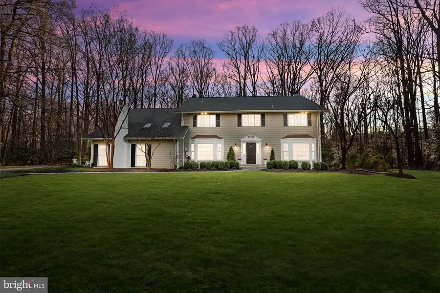 10225 Forest Lake Dr, Great Falls, VA 22066 - #2