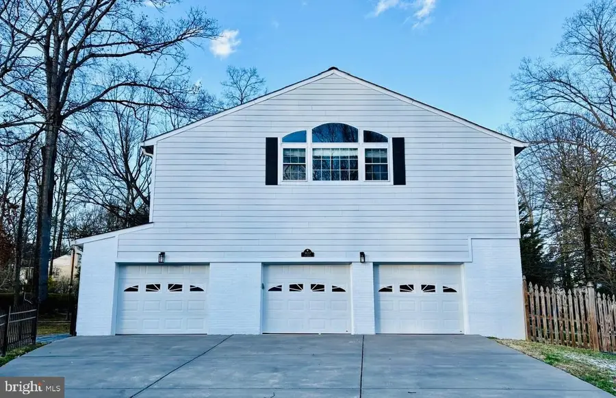 9127 Southwick St, Fairfax, VA 22031 - #2