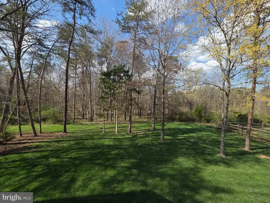 15131 Wetherburn Dr, Centreville, VA 20120 - #2