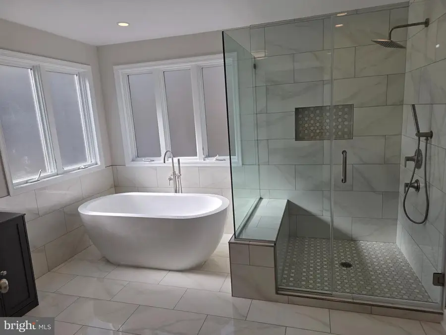 15131 Wetherburn Dr, Centreville, VA 20120 - #3