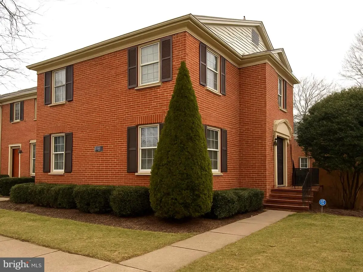 9424 Park Hunt Ct, Springfield, VA 22153 - #1