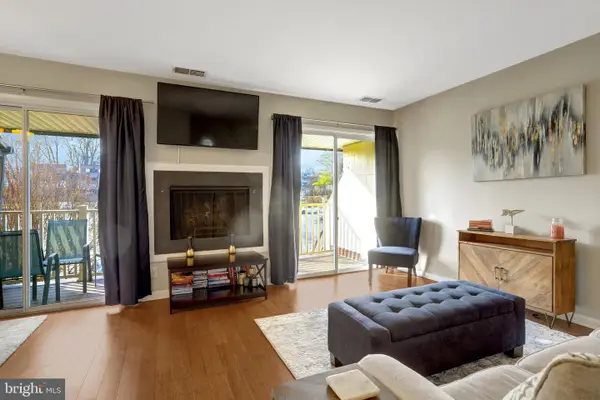 3940 Woodhue Pl #18, ALEXANDRIA, VA 22309