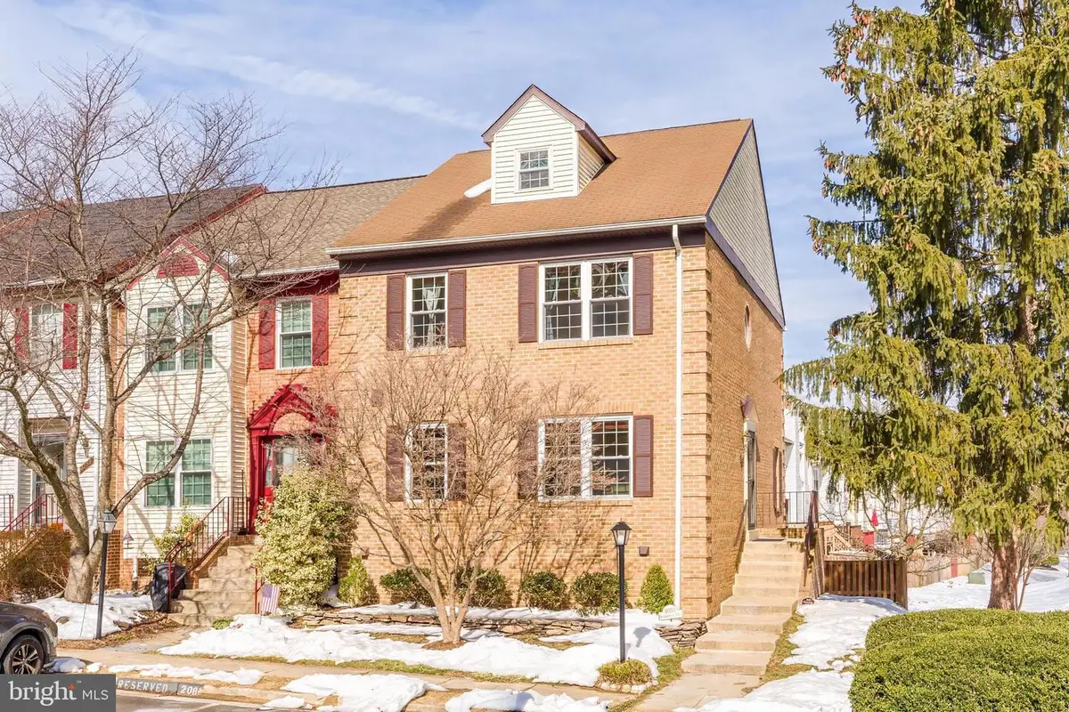 6050 Heatherwood Dr, Alexandria, VA 22310 - #1