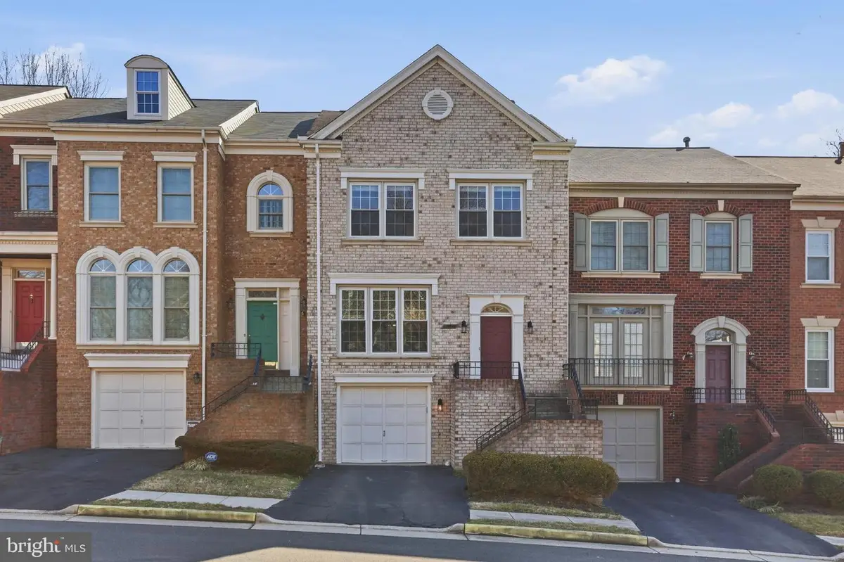 8027 Tanworth Ct, Springfield, VA 22152 - #1