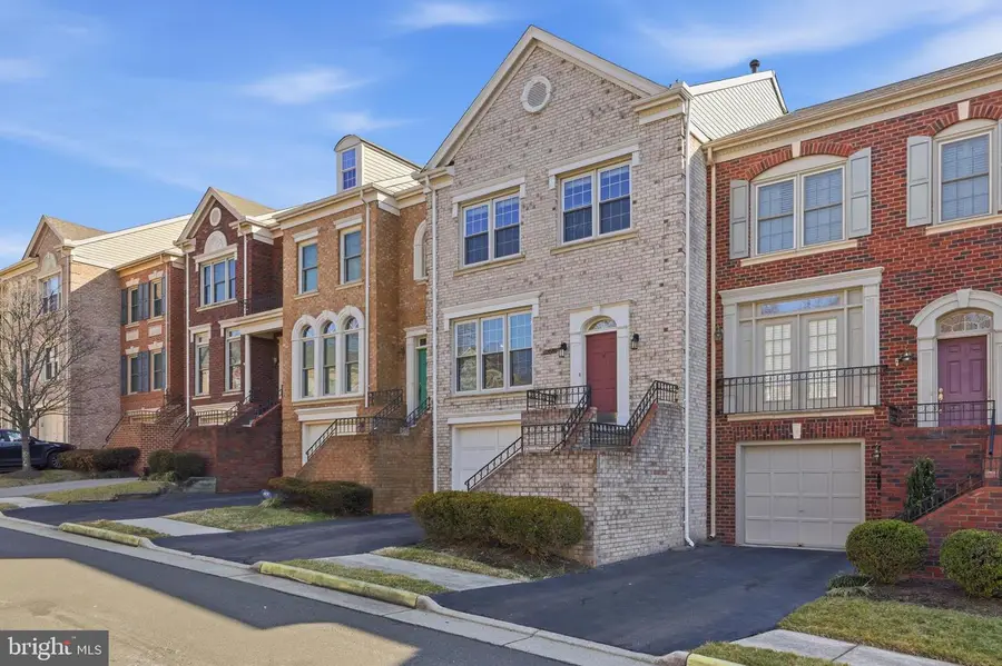 8027 Tanworth Ct, Springfield, VA 22152 - #2