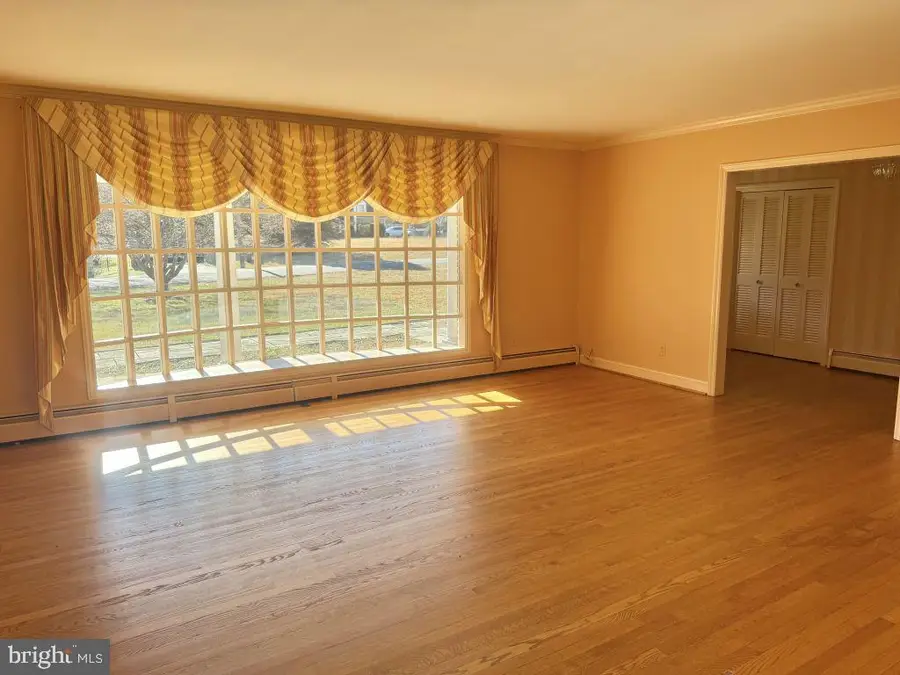 1362 Woodside Dr, McLean, VA 22102 - #3