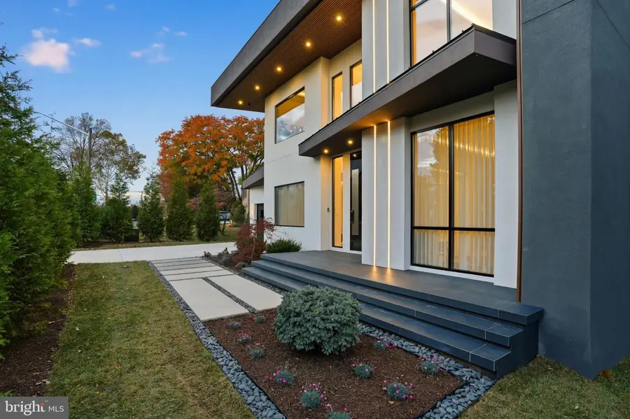 9408 Old Courthouse Rd, Vienna, VA 22182 - #2