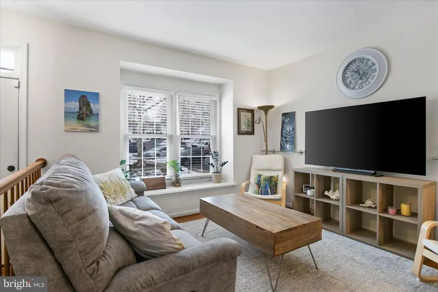 6940 Compton Ln, Centreville, VA 20121 - #2