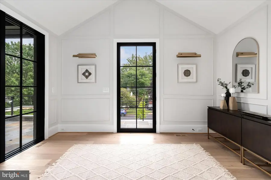 1446 Cola Dr, McLean, VA 22101 - #2