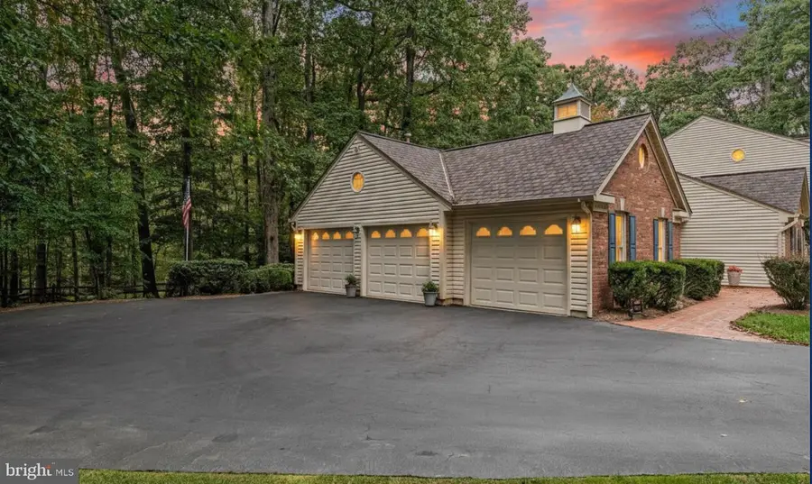 6220 Winslow Ct, Fairfax Station, VA 22039 - #2