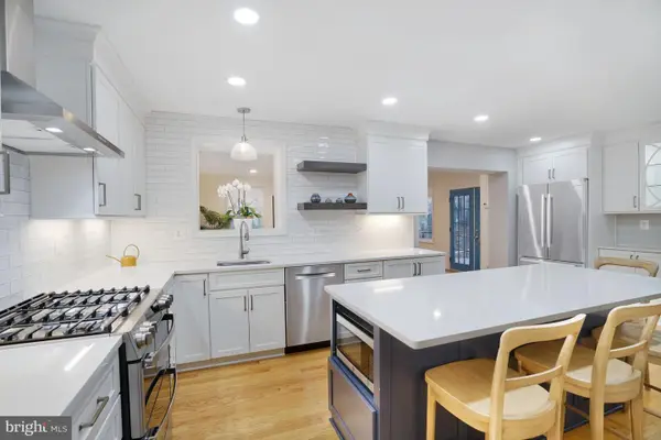 8921 Braeburn Dr, ANNANDALE, VA 22003