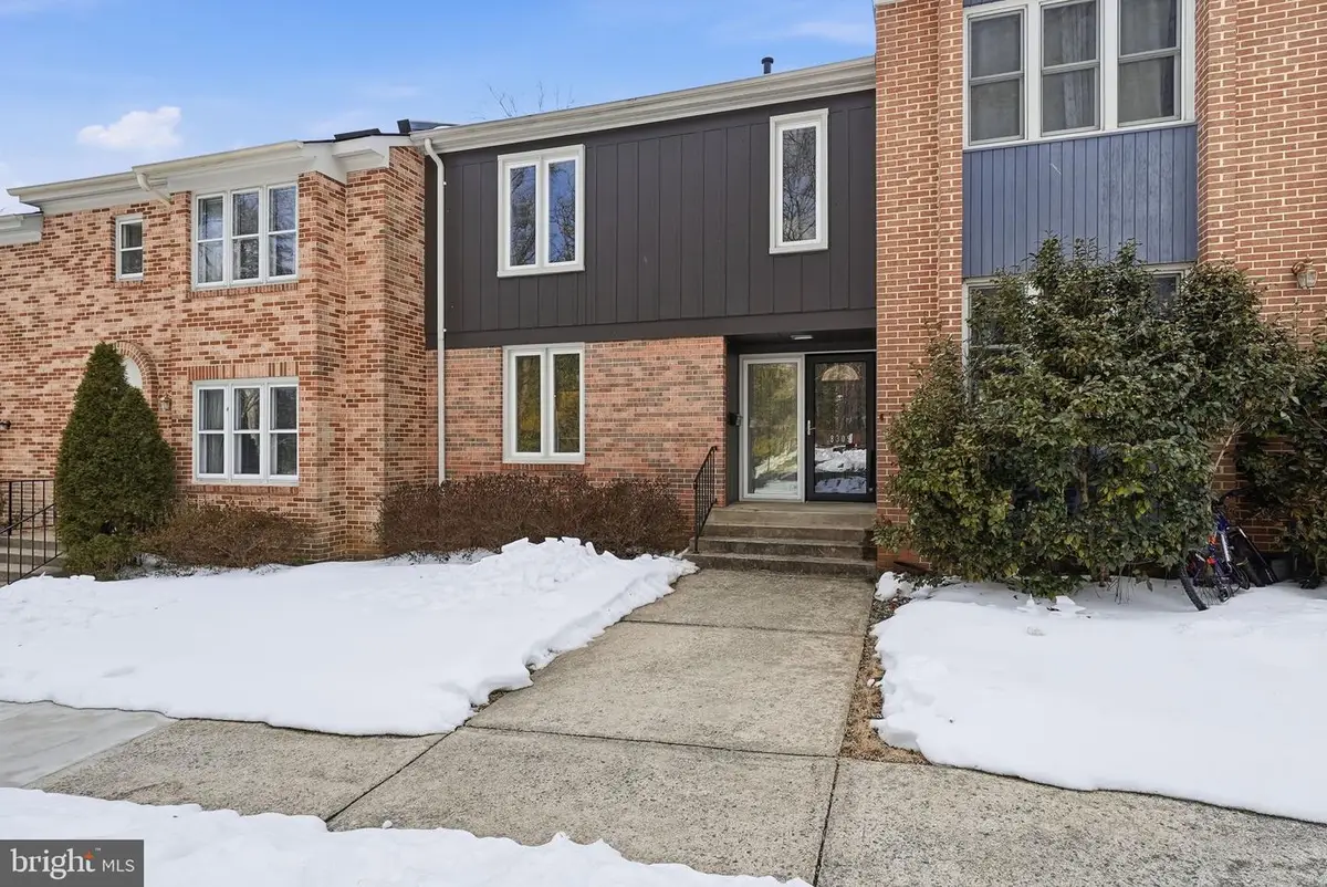 8309 Highcliffe Ct, Annandale, VA 22003 - #1