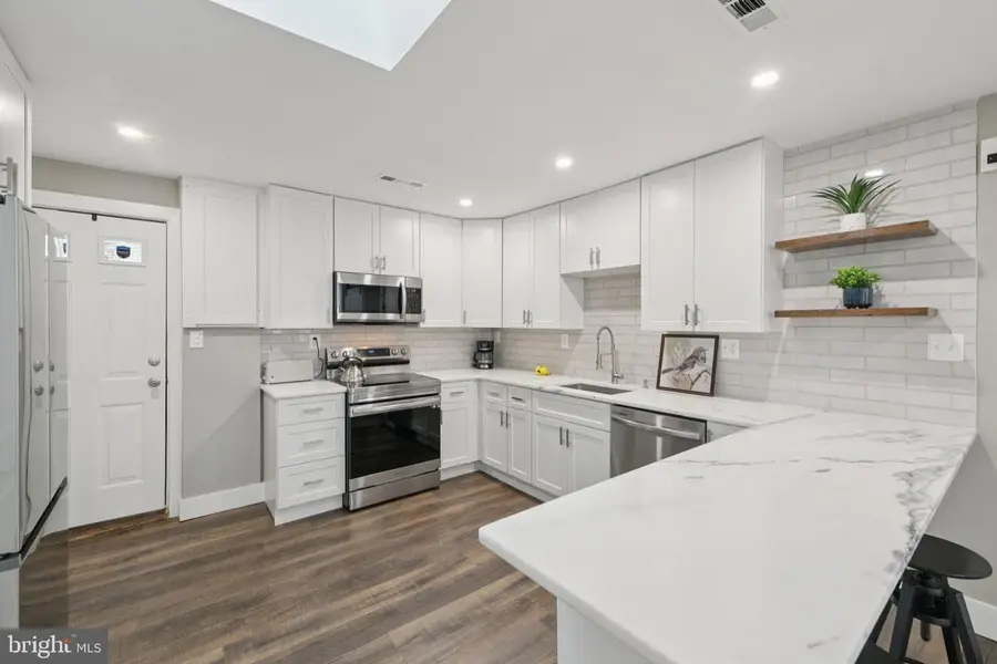 8422 Woodlawn St, Alexandria, VA 22309 - #3