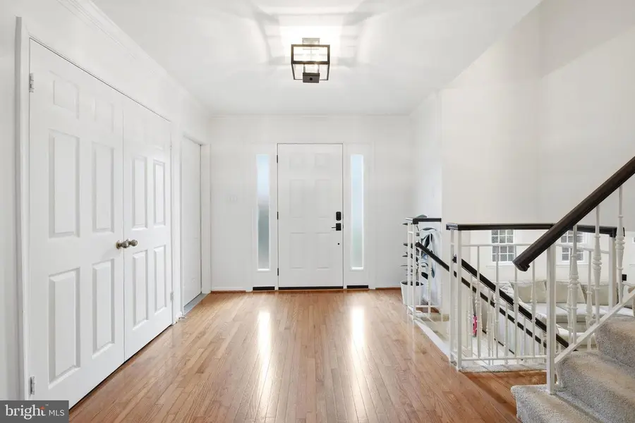 9805 Doulton Ct, Fairfax, VA 22032 - #2