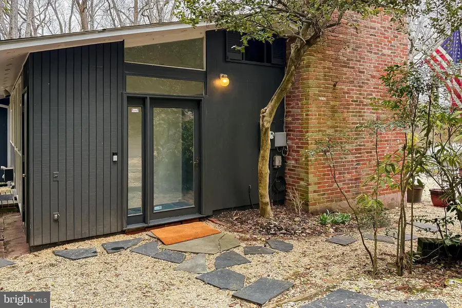 1812 Drury Ln, Alexandria, VA 22307 - #3