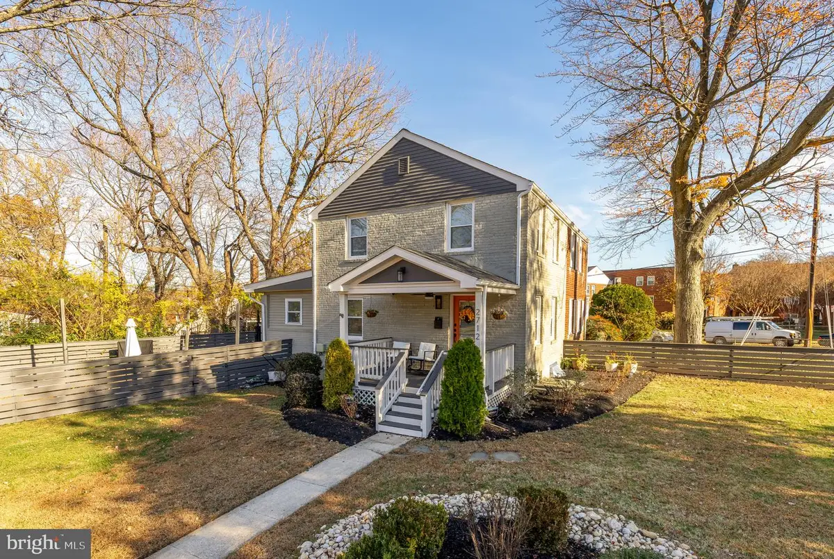 2712 Fort Dr, Alexandria, VA 22303 - #1