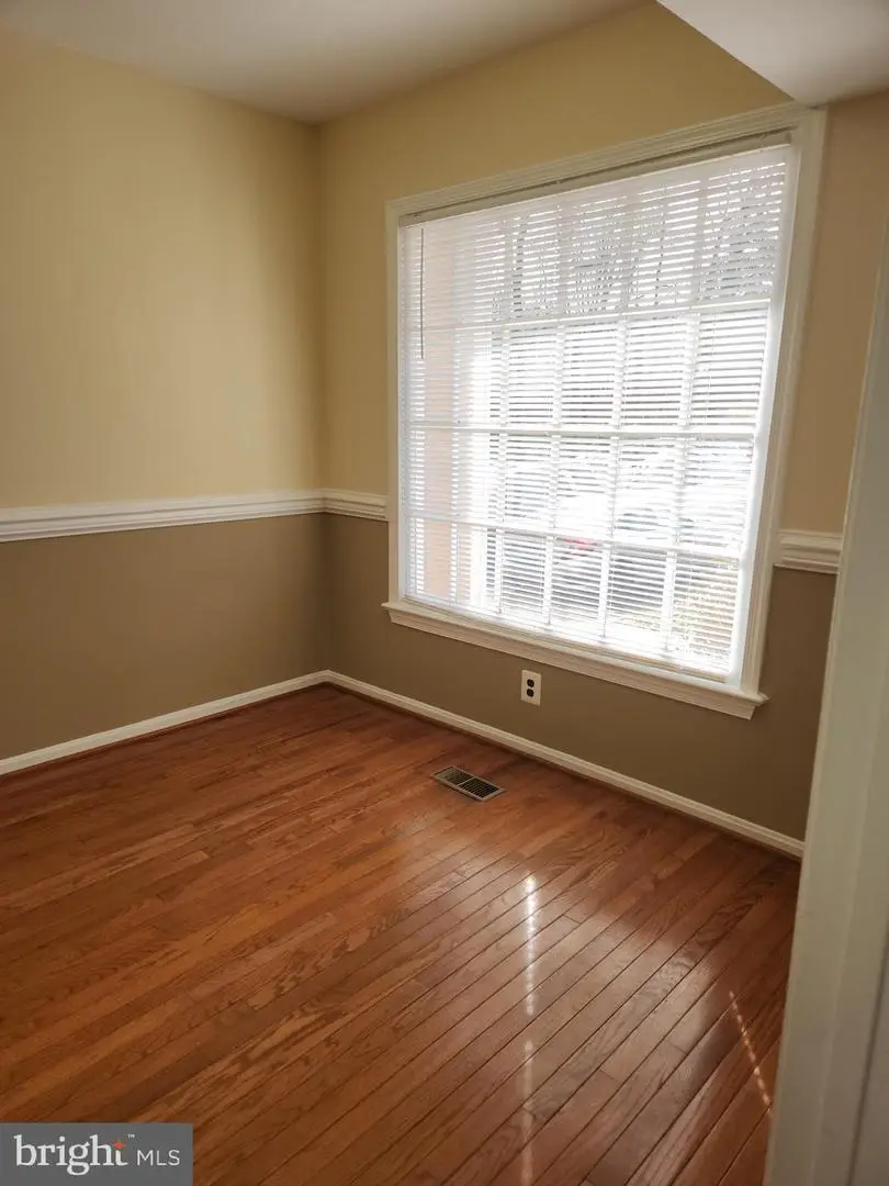 5422 Long Boat Ct, Fairfax, VA 22032 - #3