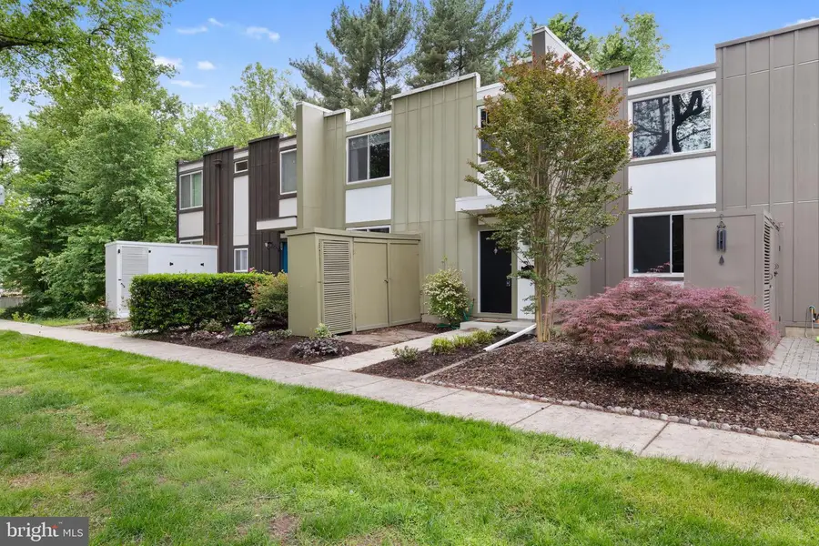 11172 Forest Edge Dr, Reston, VA 20190 - #2