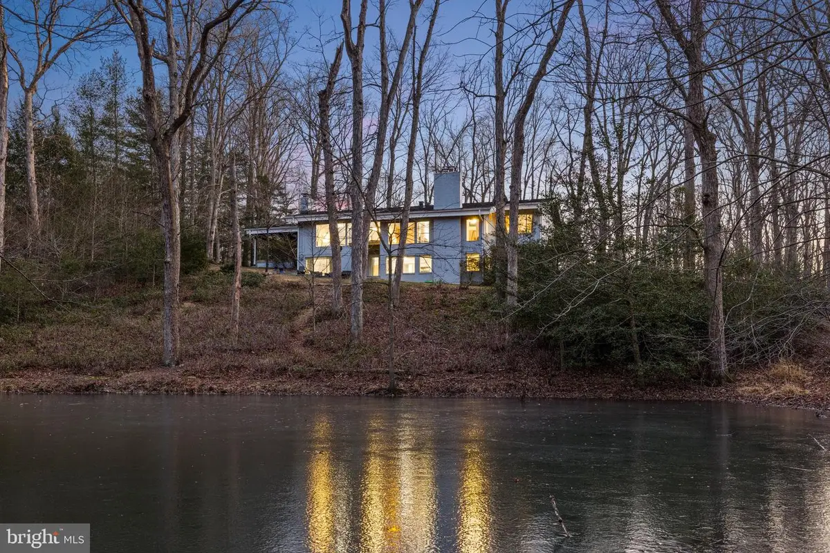 10611 Allenwood Ln, Great Falls, VA 22066 - #1