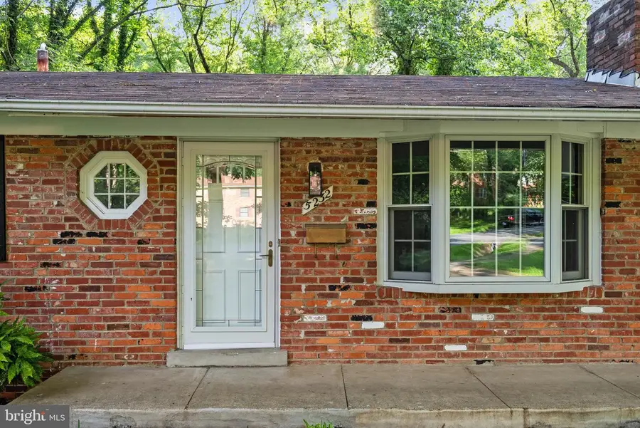 5232 Ampthill Dr, Alexandria, VA 22312 - #2