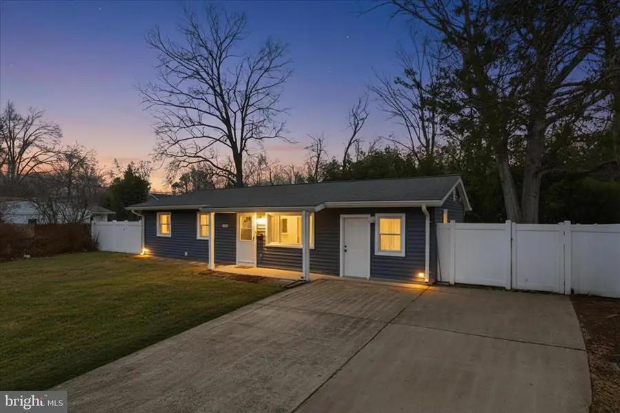 4220 Fairglen Dr, Alexandria, VA 22309 - #2