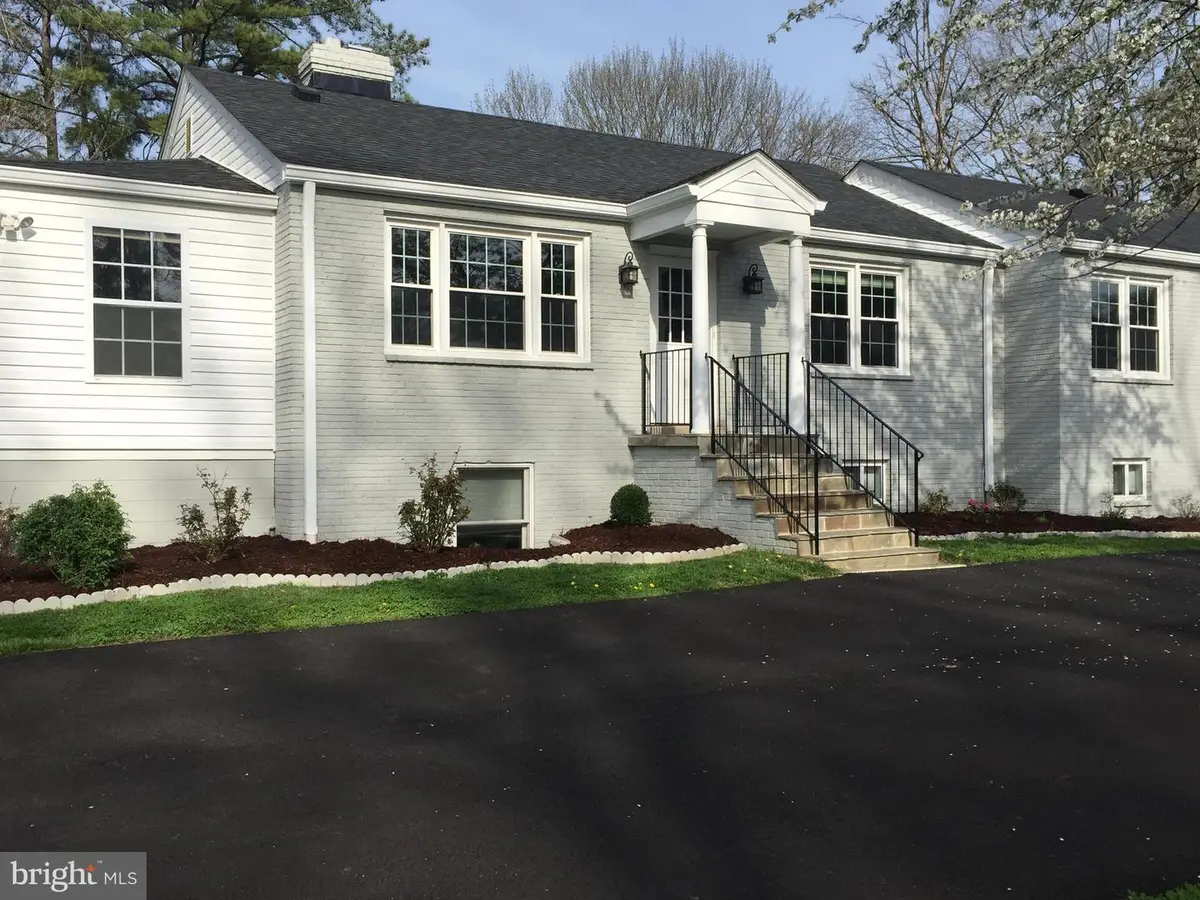 2177 Chain Bridge Rd, Vienna, VA 22182 - #1