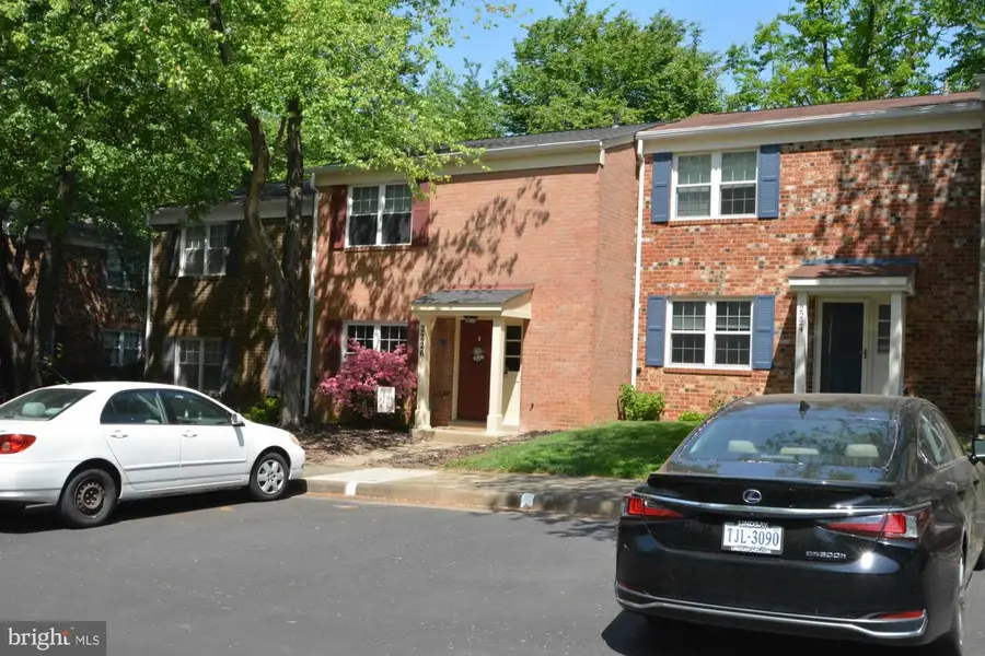 2226 Gunsmith Sq, Reston, VA 20191 - #2