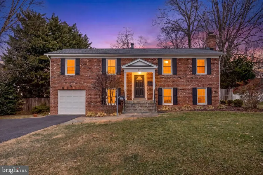 202 Glen Ave Sw, Vienna, VA 22180 - #2