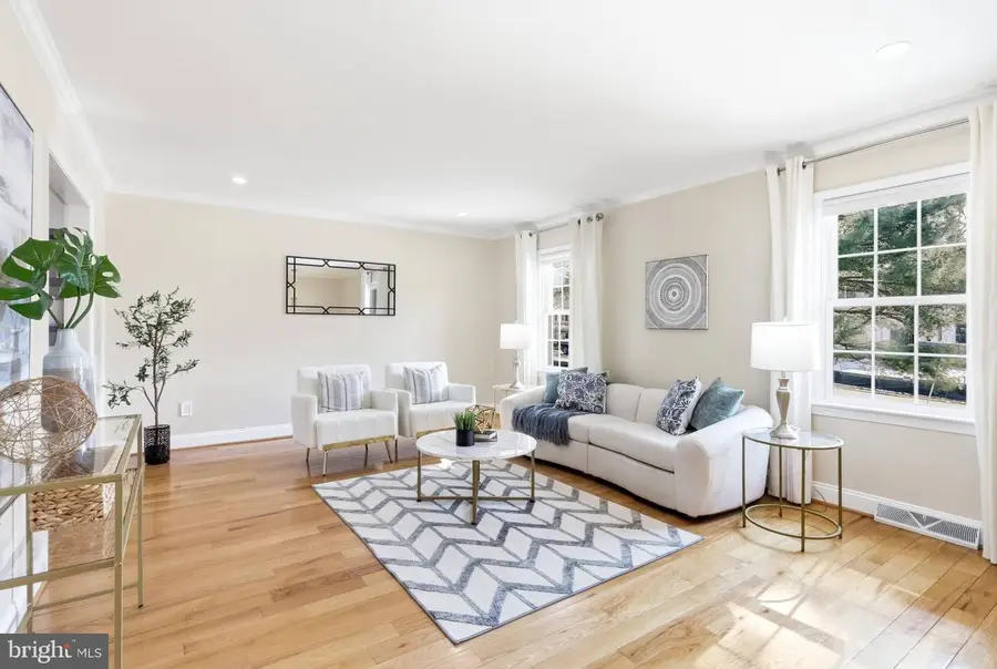 202 Glen Ave Sw, Vienna, VA 22180 - #3