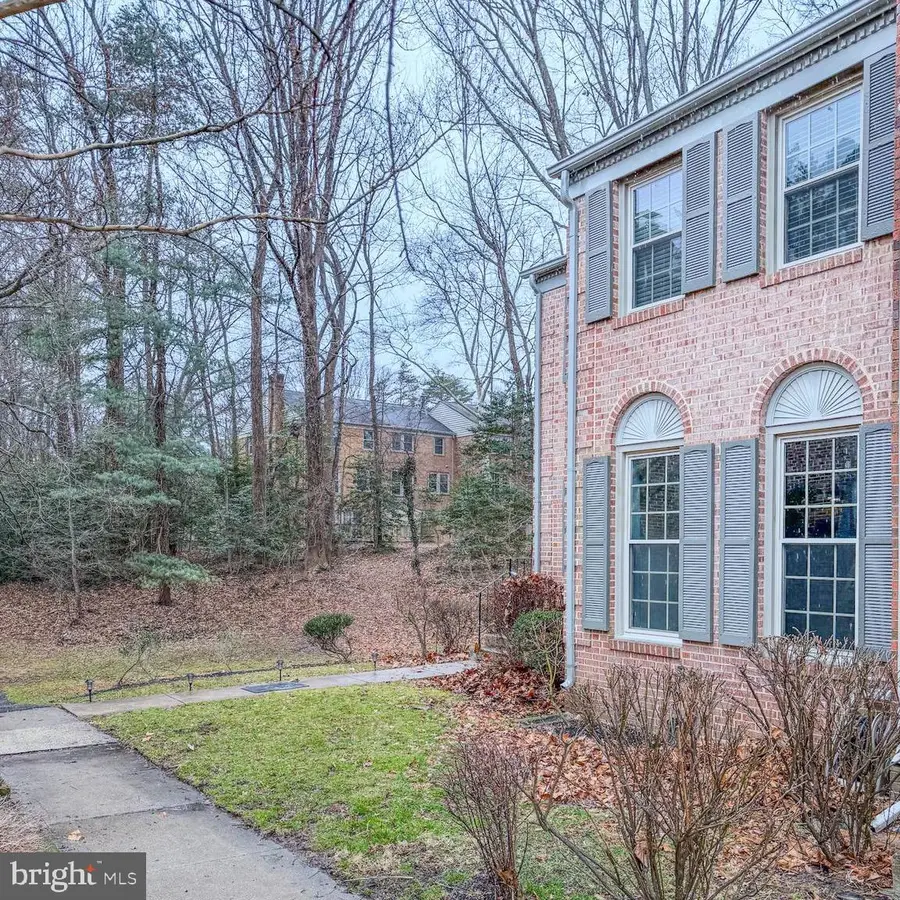 10321 Hampshire Green Ave, Fairfax, VA 22032 - #3