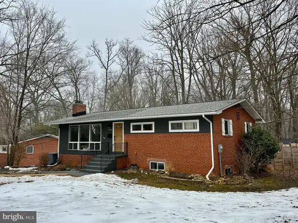 7405 Add Dr, FALLS CHURCH, VA 22042