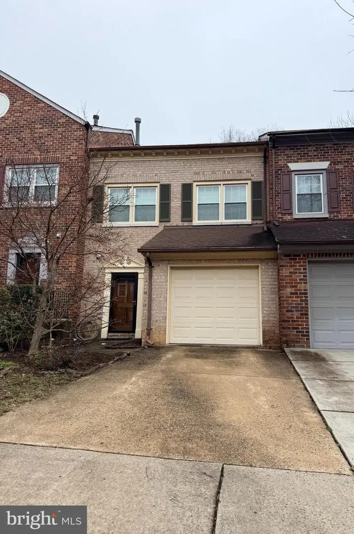 5885 Woodfield Estates Dr, Alexandria, VA 22310 - #1