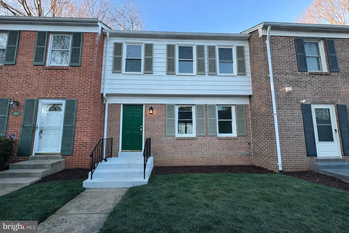 9532 Burdett Rd, Burke, VA 22015 - #1