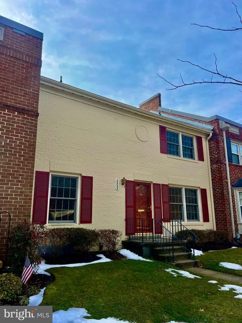 8333 Garfield Ct, Springfield, VA 22152 - #1