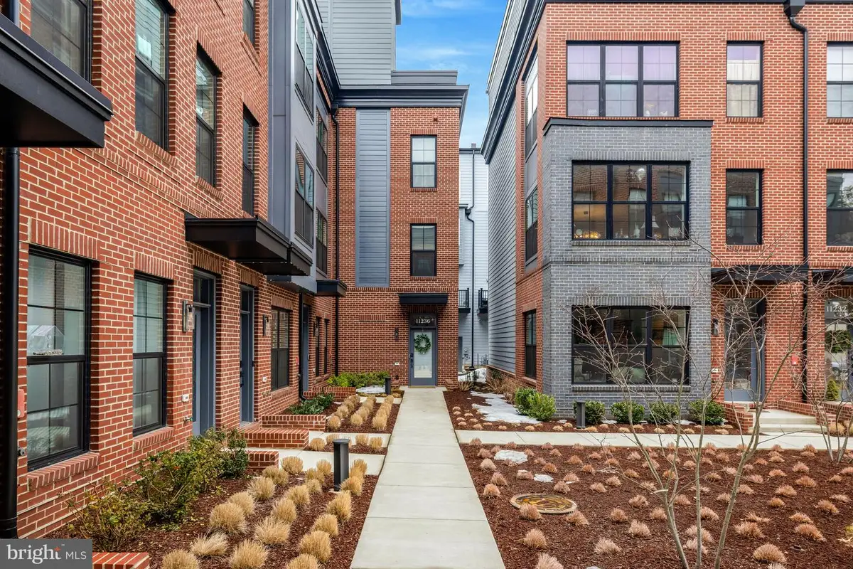 11236 Faraday Park Dr, Reston, VA 20190 - #1