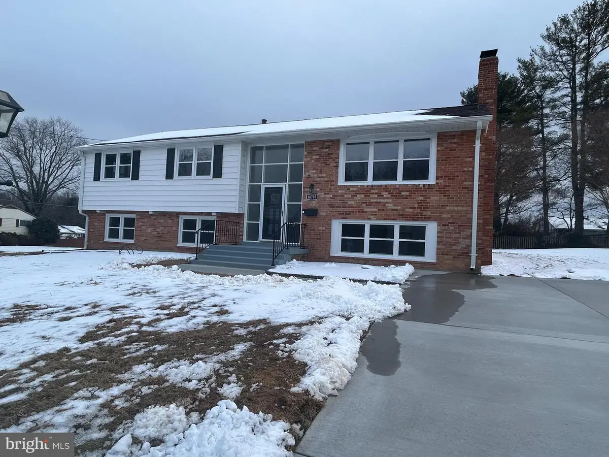 10705 Ames St, Fairfax, VA 22032 - #1