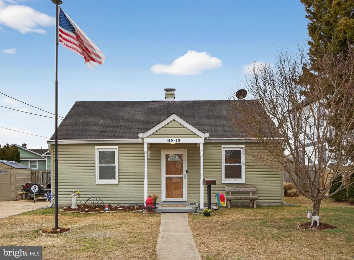 6803 Kenfig Dr, Falls Church, VA 22042 - #1