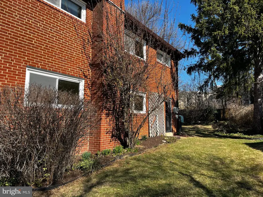 6004 Jan Mar Dr, Falls Church, VA 22041 - #3