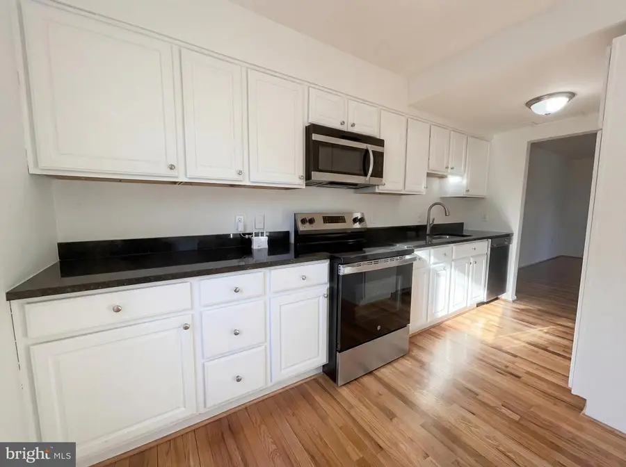 6352 Shaundale Dr, Springfield, VA 22152 - #2